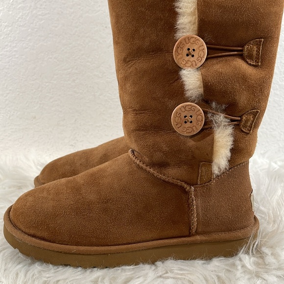 UGG Australia F27015G Bailey Button Triplet Fold Over Chestnut Boots Size 7 - Picture 8 of 16